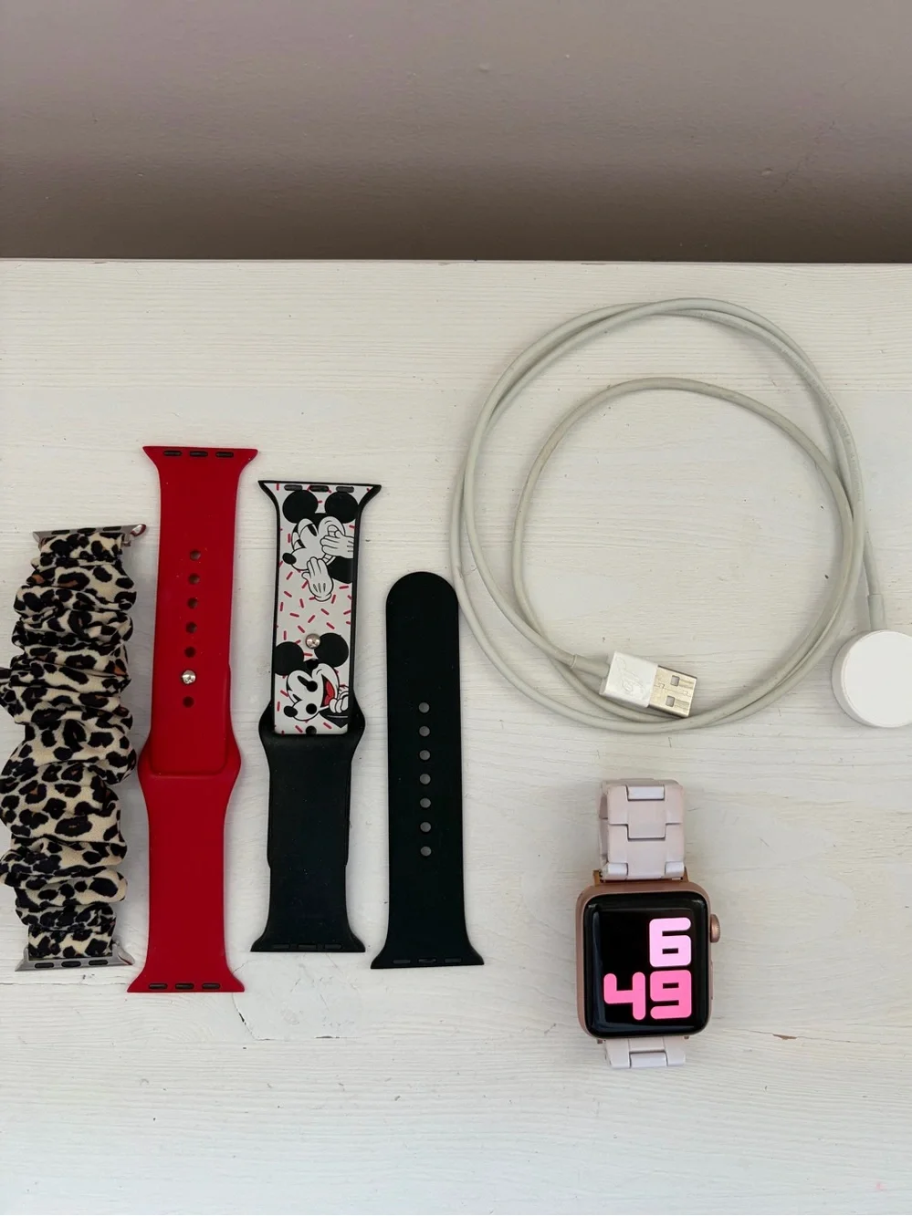 Apple Watch Series 3 42mm Gold Aluminum Pink Sand Sport Band Excellent Condition